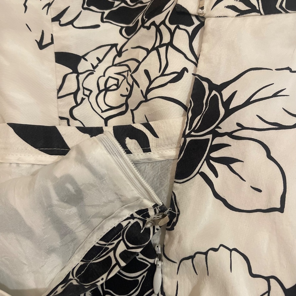 Madison Studio Skirt Womens Size 6 Black & White Floral 100% Silk - Picture 3 of 13